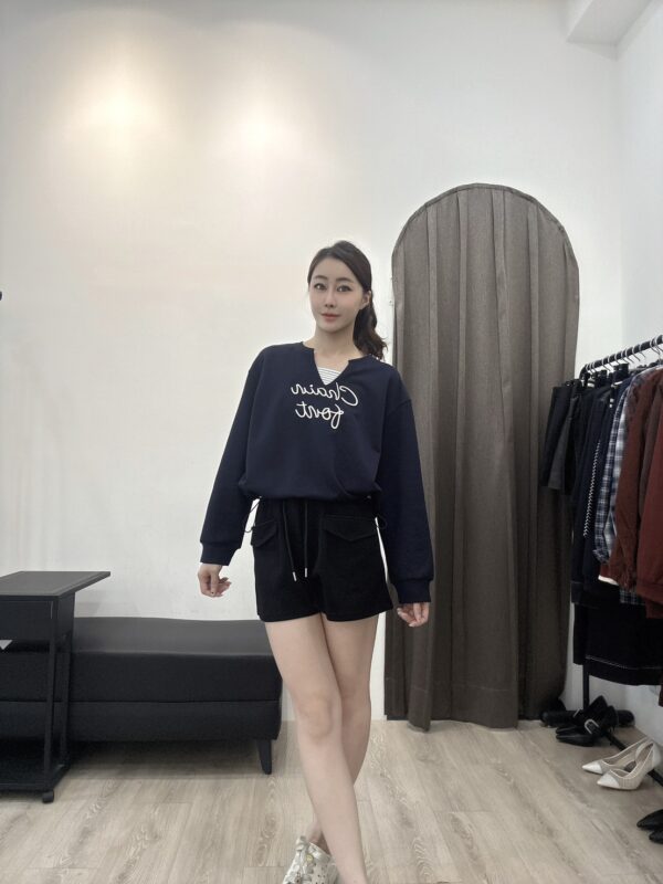 S521295 下抽繩V領字母衣