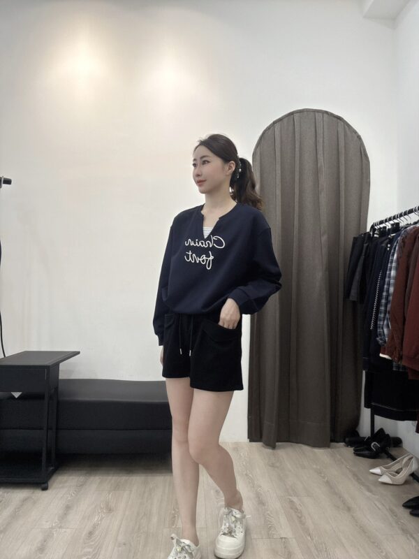 S521295 下抽繩V領字母衣