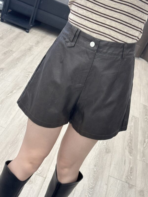 S563033 皮短褲