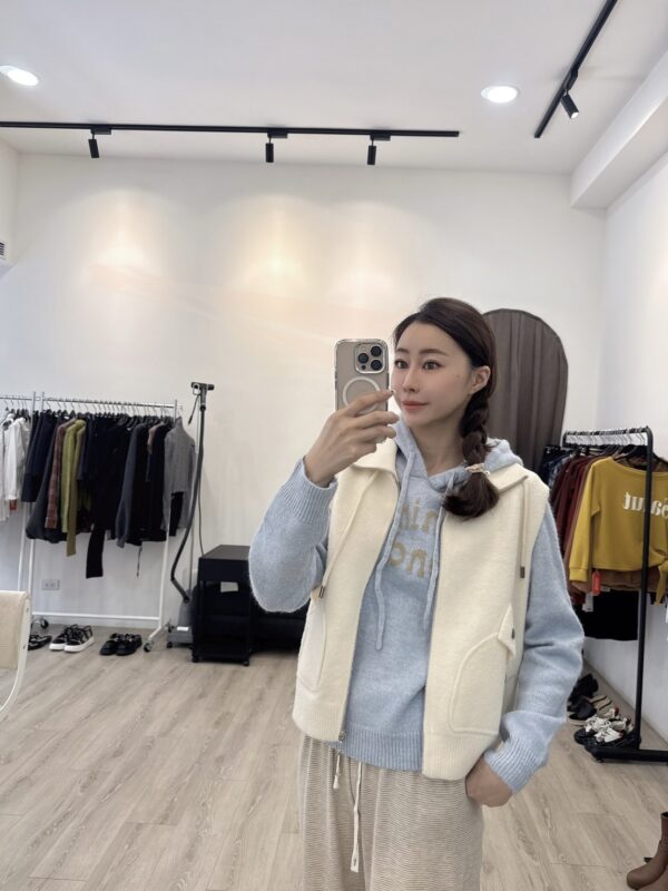 F581171 連帽字母針織上衣