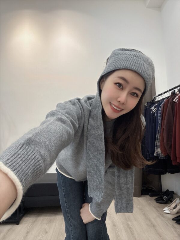 F581117 針織上衣+毛帽披肩