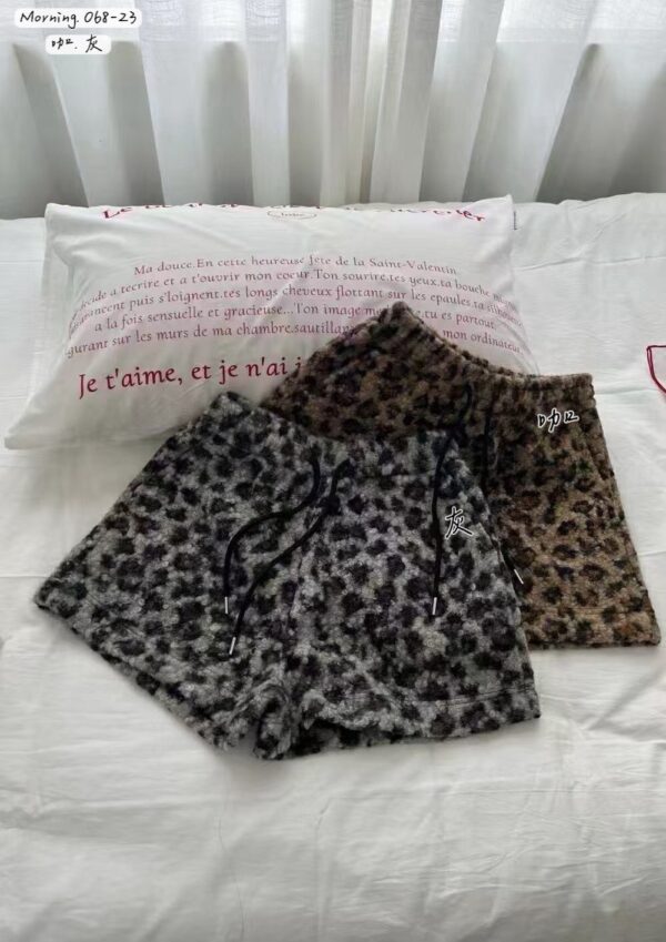 M102豹紋抽腰QQ毛短褲