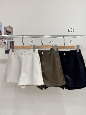 05-29673-01 M104後鬆緊單釦皮短褲
