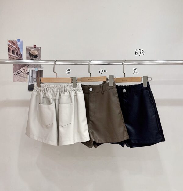 M104後鬆緊單釦皮短褲