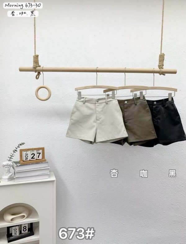 M104後鬆緊單釦皮短褲