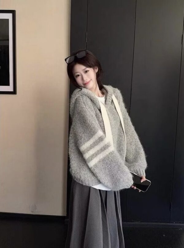 M111撞色袖連帽羊羔