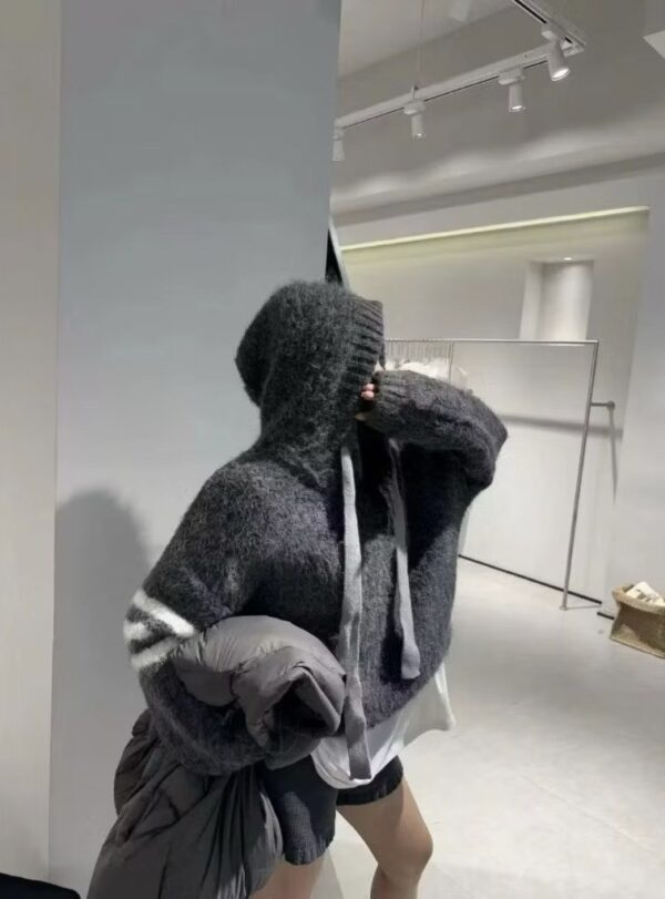 M111撞色袖連帽羊羔