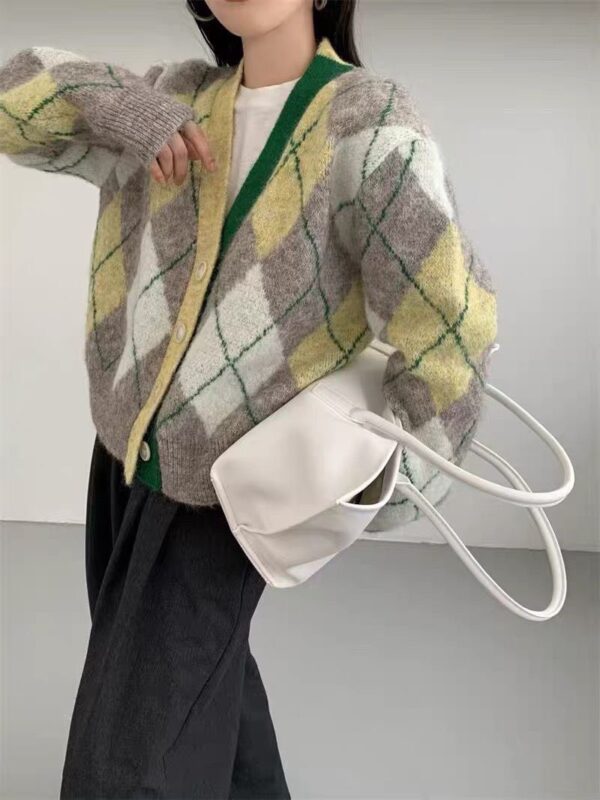 O109 菱格配色領針織衫