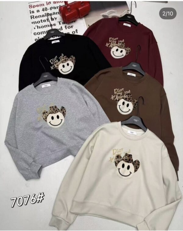 O101 豹紋帽笑臉大學T