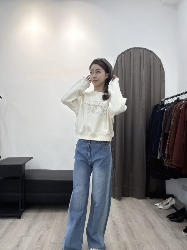 F581160 珍珠繡字上衣