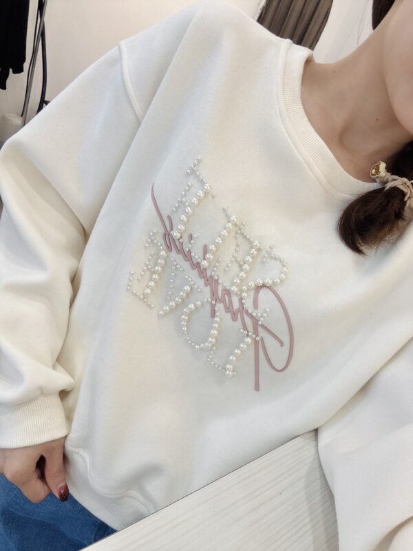 F581160 珍珠繡字上衣