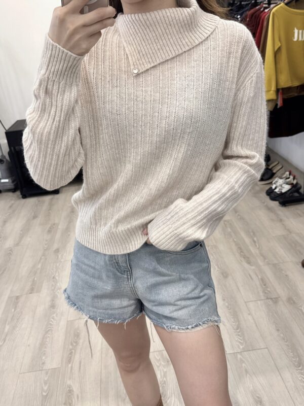 S521491 斜翻領坑條針織衣