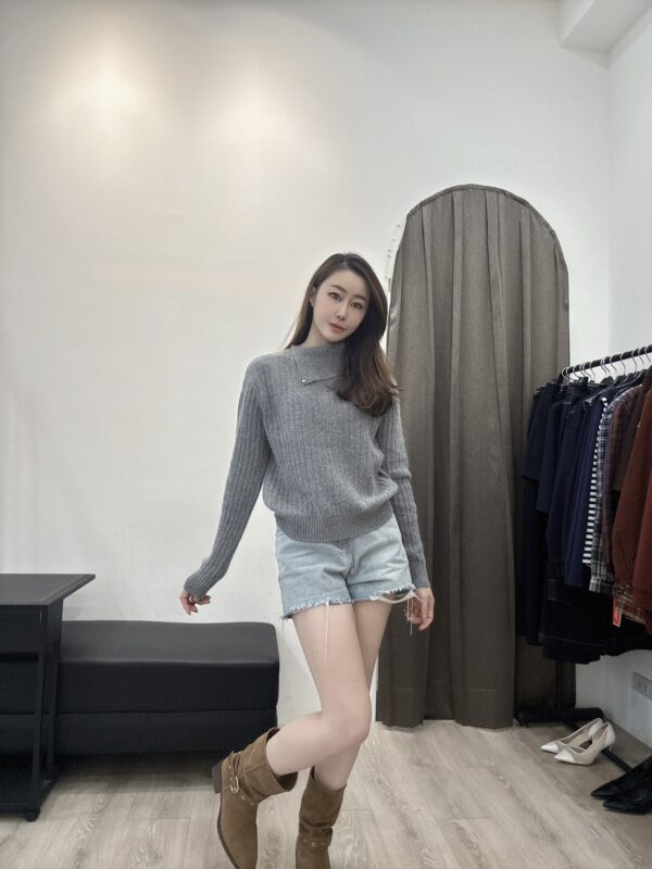 S521491 斜翻領坑條針織衣