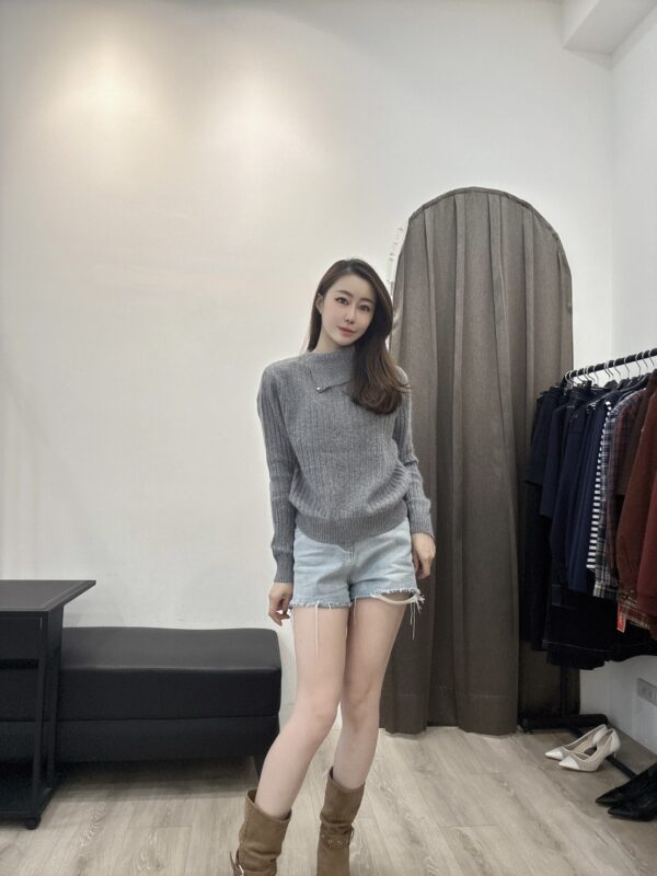 S521491 斜翻領坑條針織衣