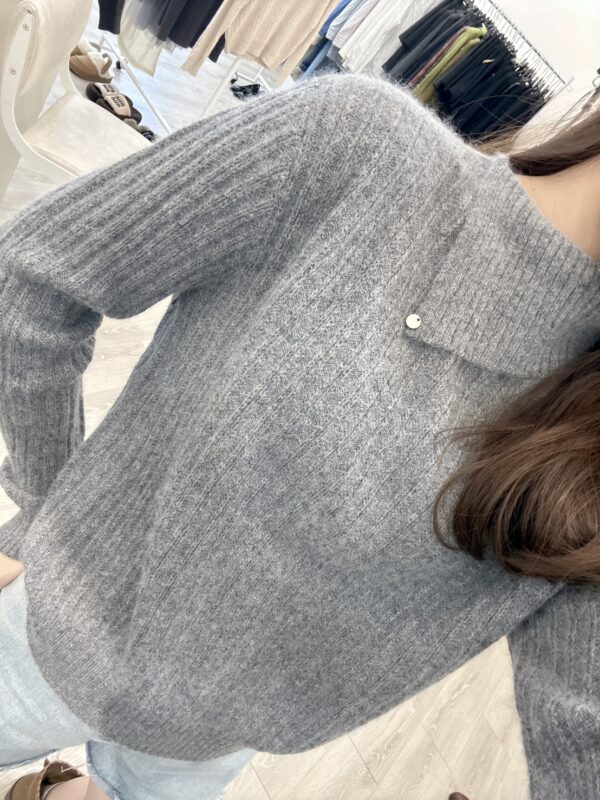 S521491 斜翻領坑條針織衣