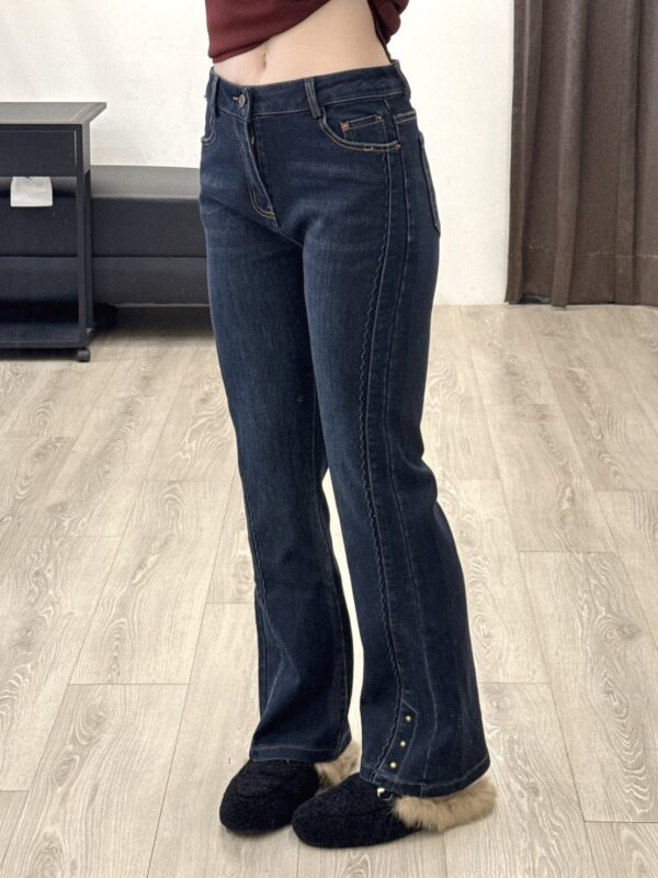 S523062 褲管金釦微喇叭牛仔褲