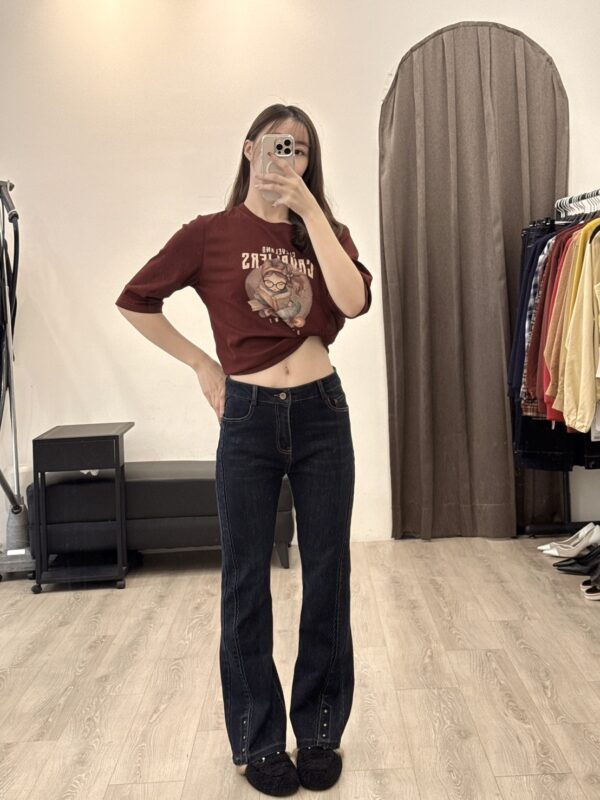 S523062 褲管金釦微喇叭牛仔褲