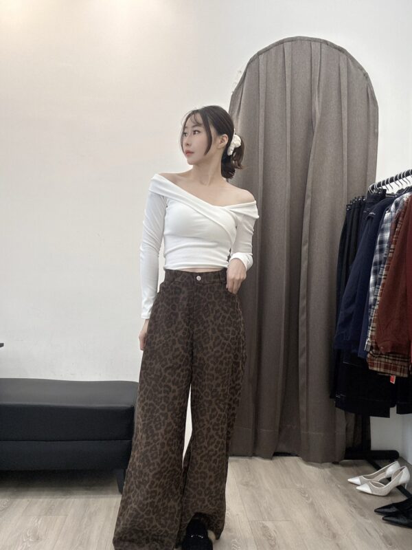 O120 斜肩短版上衣