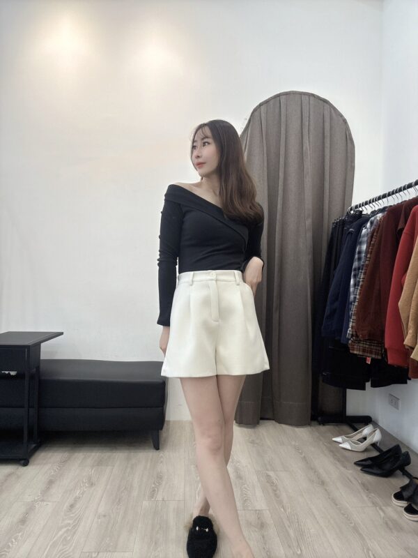 O120 斜肩短版上衣
