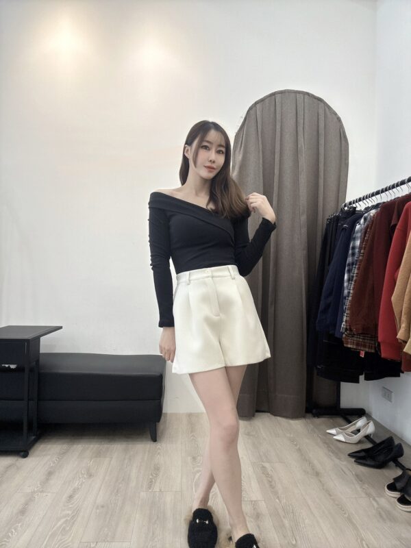 O120 斜肩短版上衣