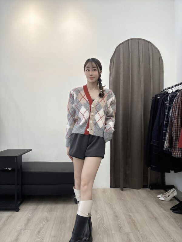 O109 菱格配色領針織衫