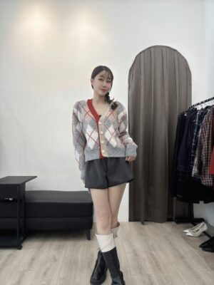 O109 菱格配色領針織衫