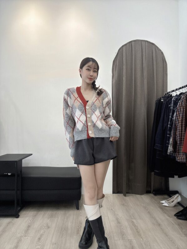 O109 菱格配色領針織衫