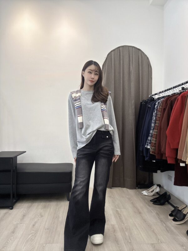 F501068 條紋披肩刺繡字母上衣