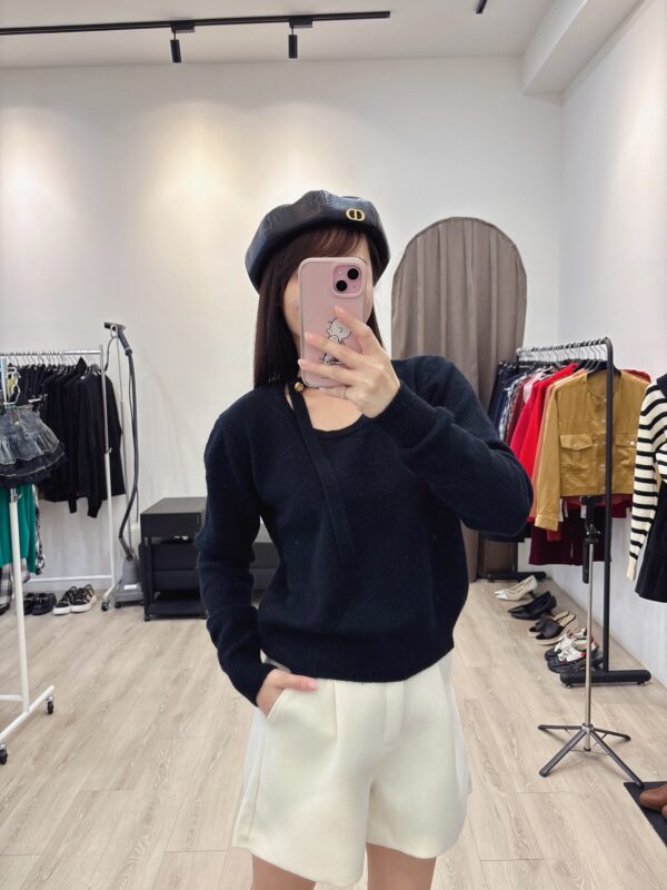 L102 領愛心扣針織T