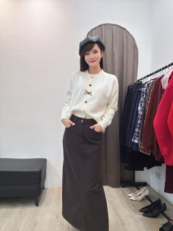 O119 造型扣針織衫