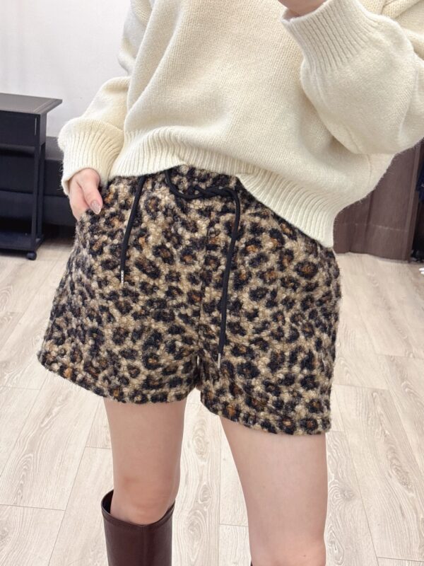M102豹紋抽腰QQ毛短褲