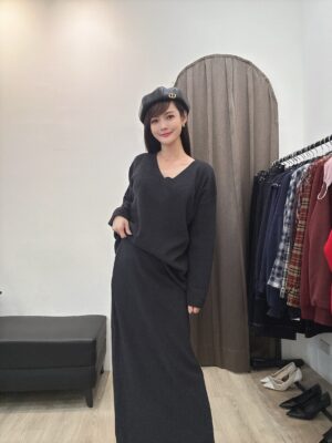 W111 V領針織上衣+長裙