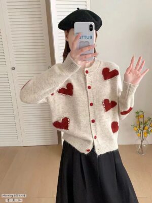 M114 珍珠愛心毛衣外套