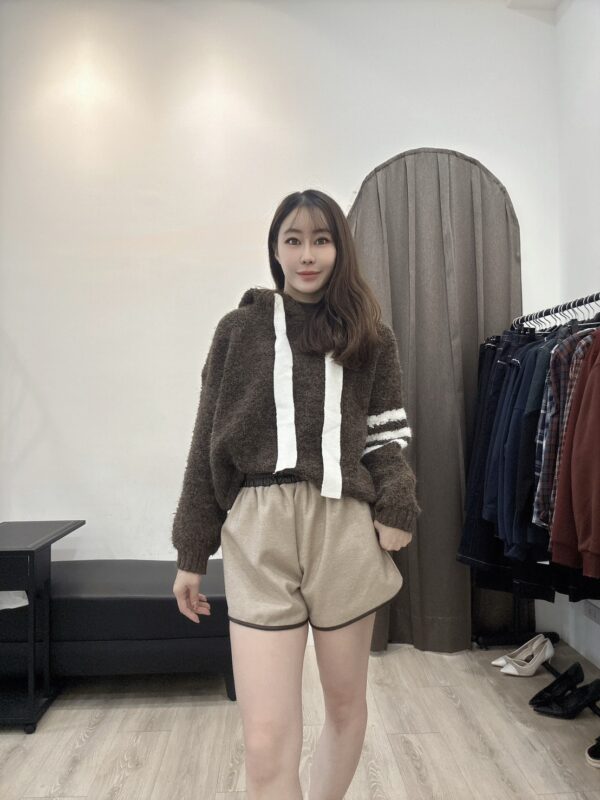 M111撞色袖連帽羊羔