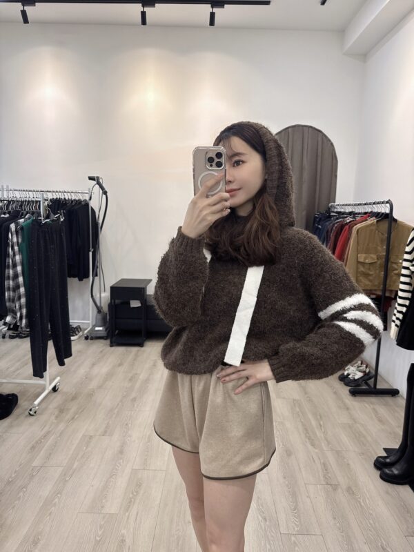 M111撞色袖連帽羊羔