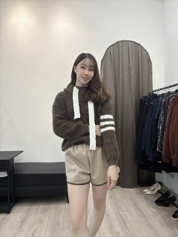 M111撞色袖連帽羊羔