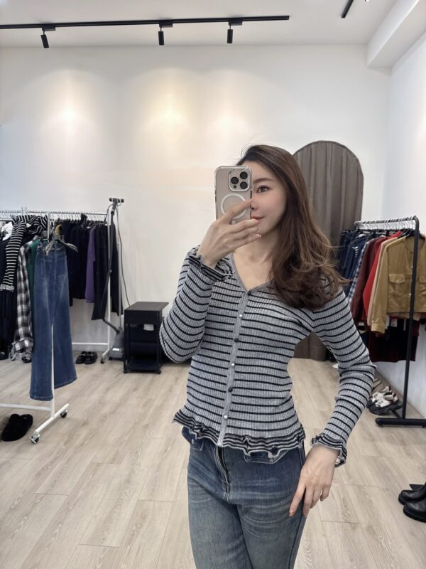 F581026 刷破條紋針織衣