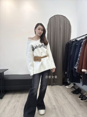 M121 刺繡寬鬆V領粗針織衣