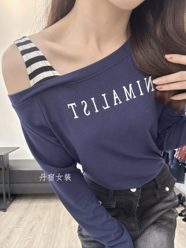 S521027 拼條紋肩帶字母衣