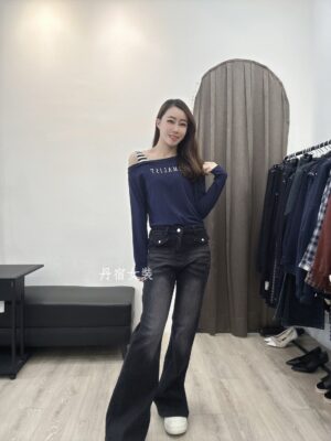 S521027 拼條紋肩帶字母衣