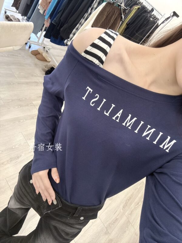 S521027 拼條紋肩帶字母衣