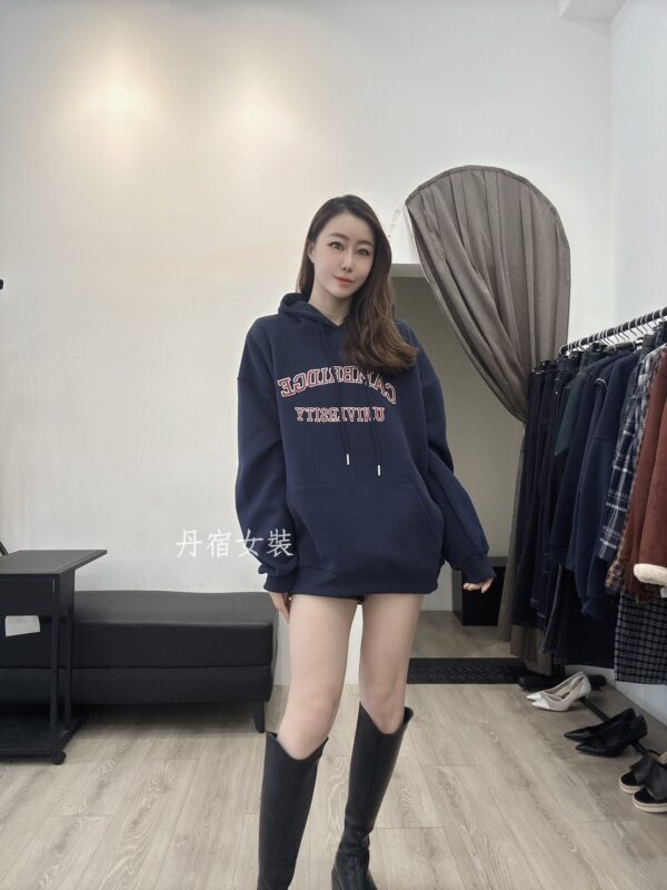 O115 刺繡連帽上衣