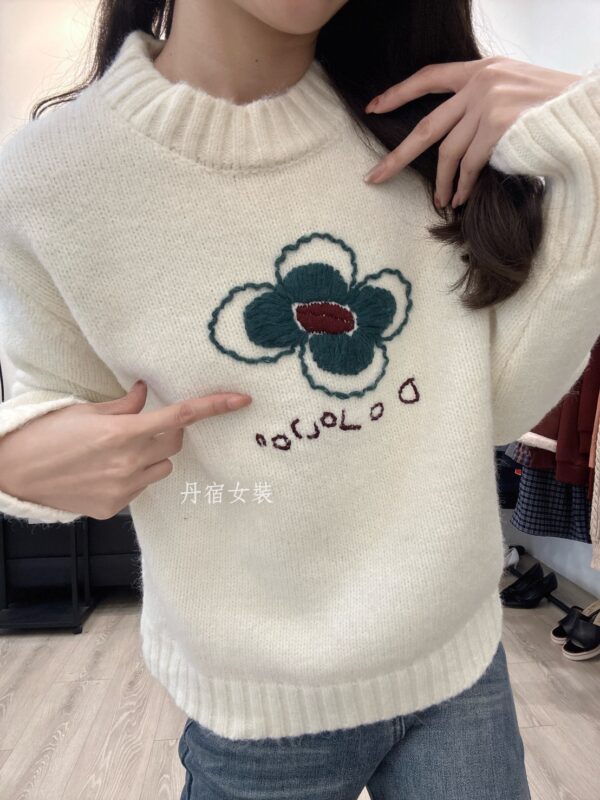 F581168 花朵刺繡毛衣