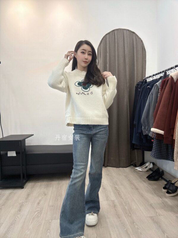 F581168 花朵刺繡毛衣