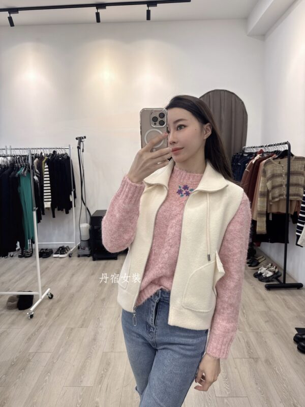 F581165 花朵刺繡麻花上衣