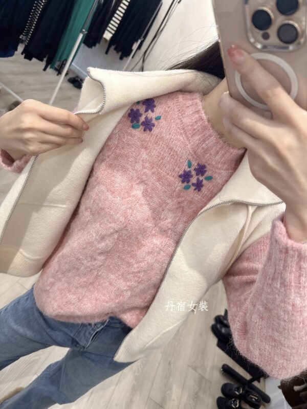 F581165 花朵刺繡麻花上衣