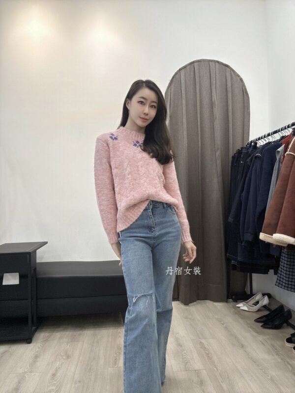 F581165 花朵刺繡麻花上衣