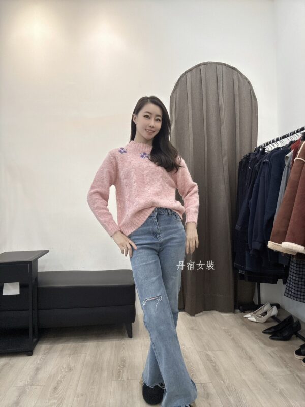 F581165 花朵刺繡麻花上衣