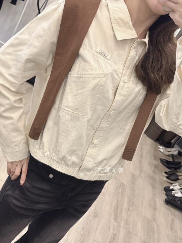 S524004 貼標短版外套+披肩