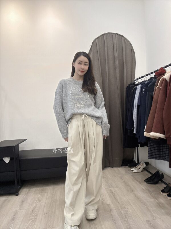 F501124 珍珠愛心刺繡毛衣